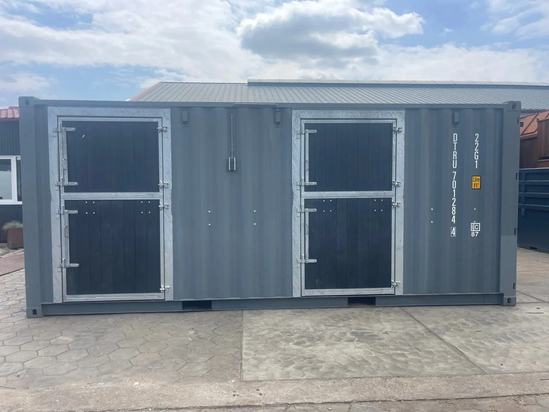 Vernooy 20FT 8.6 PAARDENBOX 701284