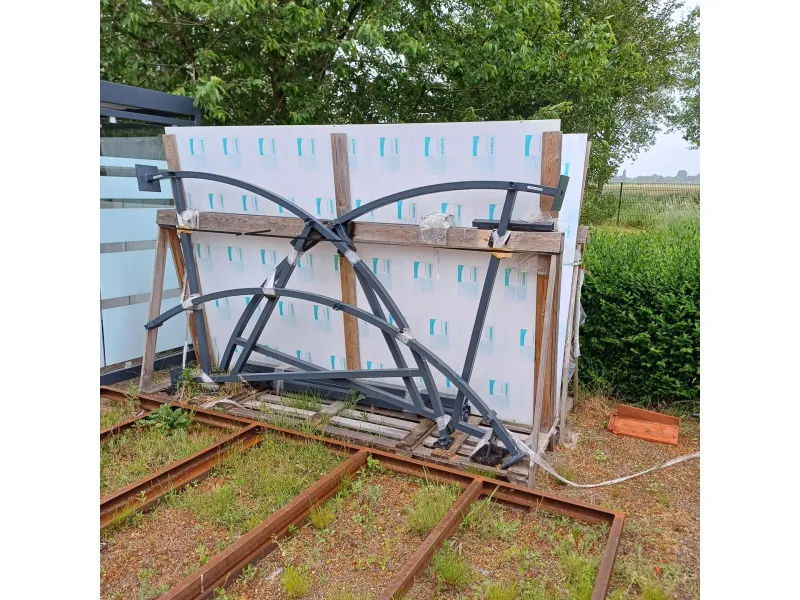 VERNOOY FIETSENSTALLING - NIEUWE FIETSENSTALLING BESCHIKBAAR - TE BEZICHTIGEN OP AFSPRAAK - NOOIT IN ELKAAR GEZET